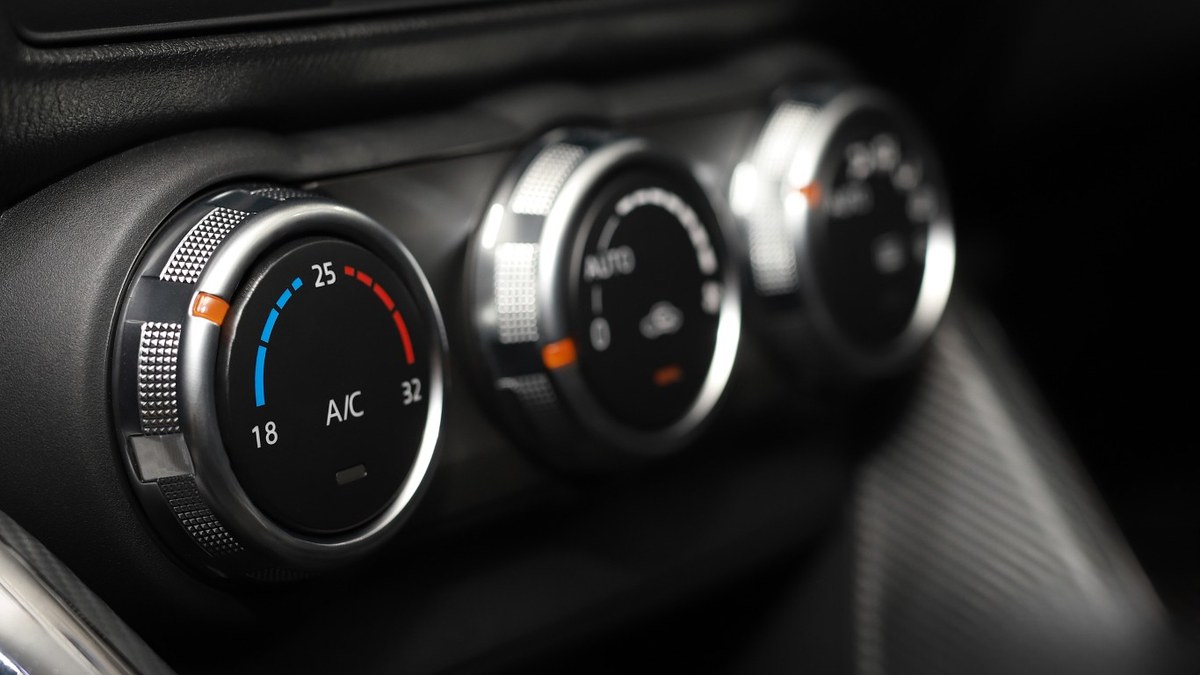 Car climate control dials turned toward the warm end of the temperature range.